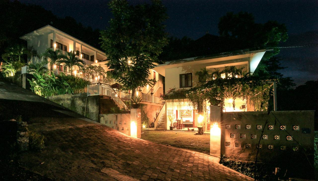 Hotel Dewi 3*